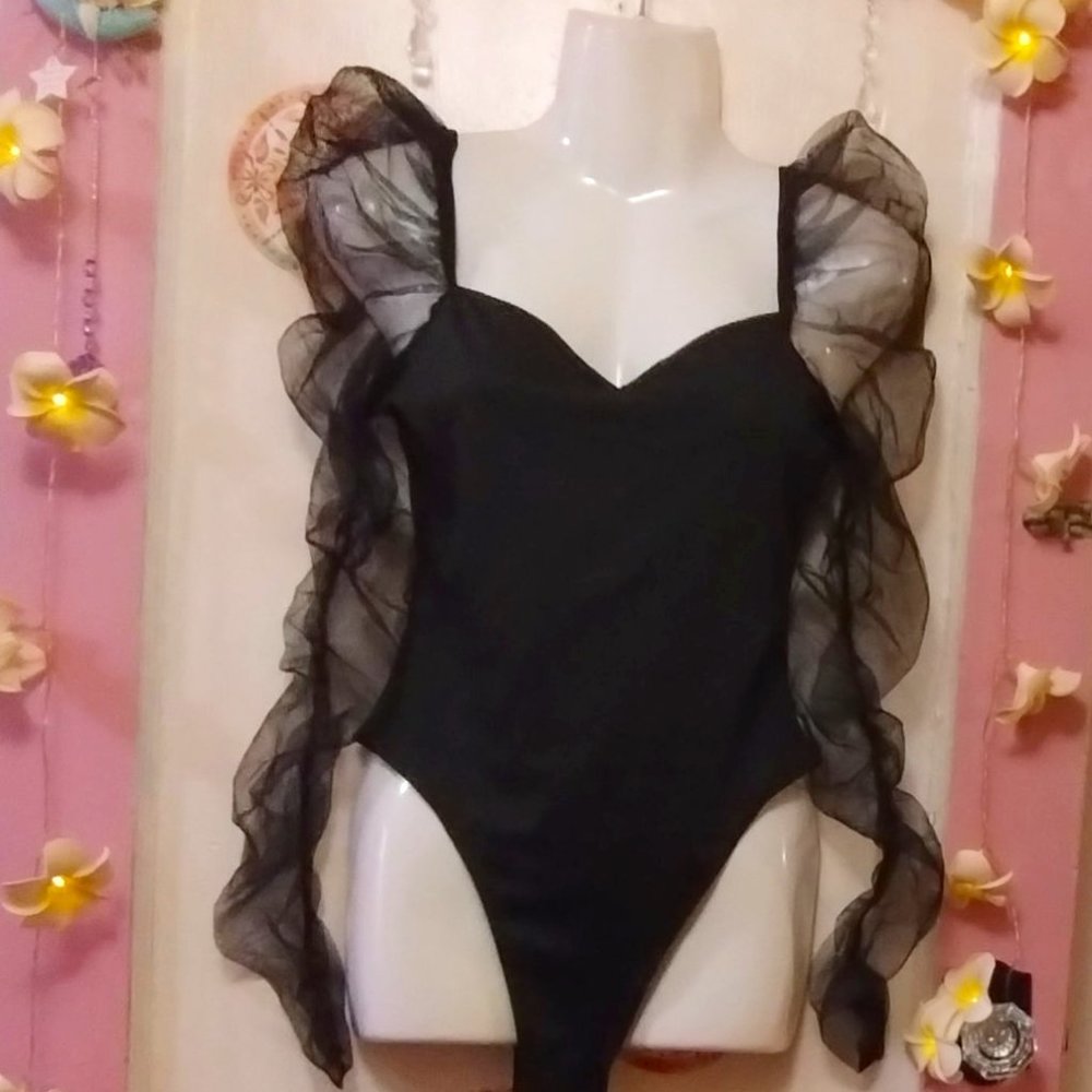 Wdirara (S) Poofy Sheer Long Sleeve Sweetheart Neck Bodysuit